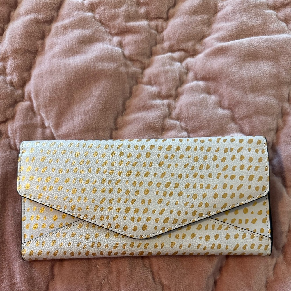 Elegant White and Gold Women's Clutch